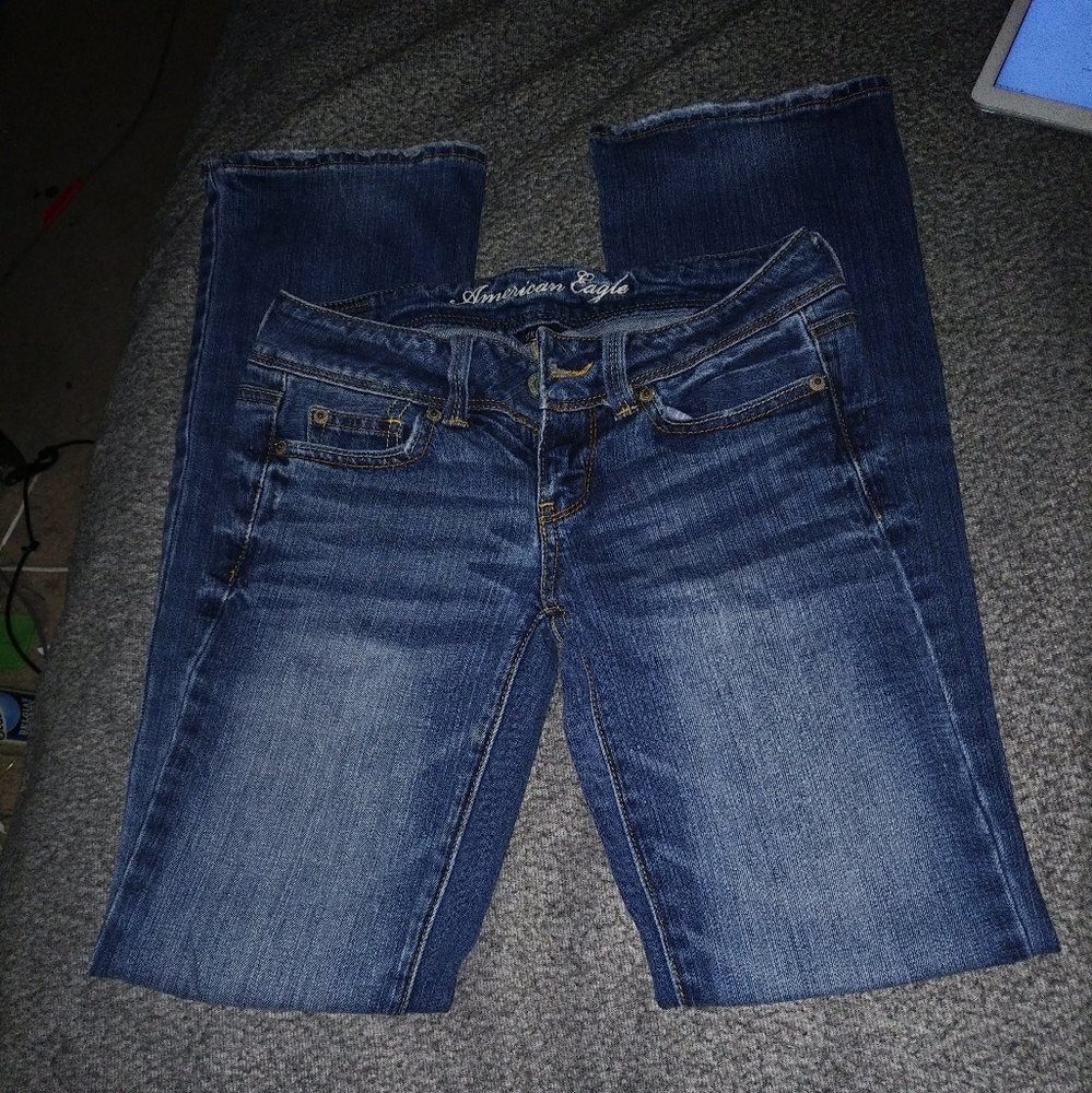 American Eagle distressed jeans